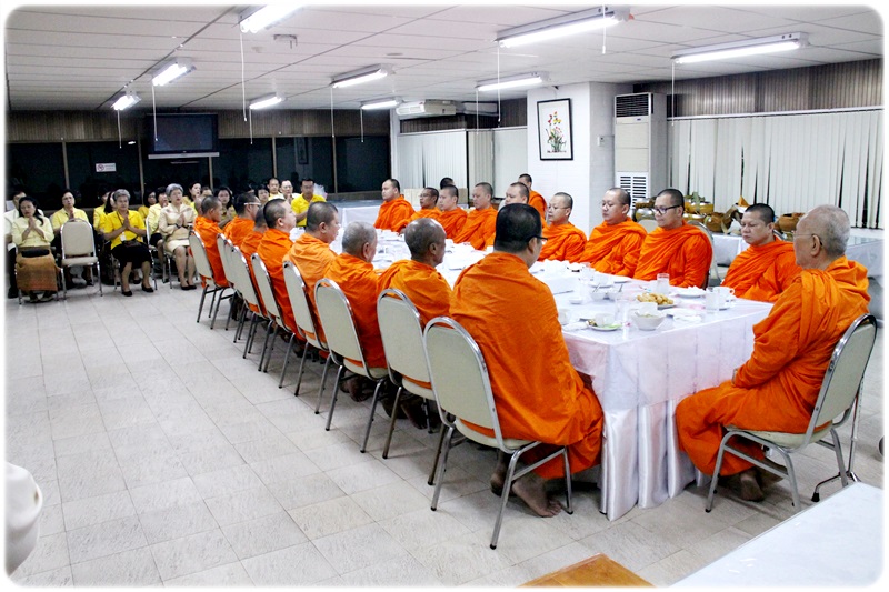 ﻿กรมบังคับคดีจัดพิธีทำบุญตักบาตร ถวายพระราชกุศลพระบาทสมเด็จพระปรมินทรมหาภูมิพลอดุลยเดช บรมนาถบพิตร เนื่องในโอกาสวันคล้ายวันเฉลิมพระชนมพรรษา วันชาติ และวันพ่อแห่งชาติ วันที่ 5 ธันวาคม 2561 